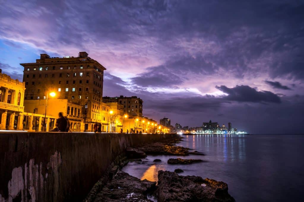malecon-de-noche