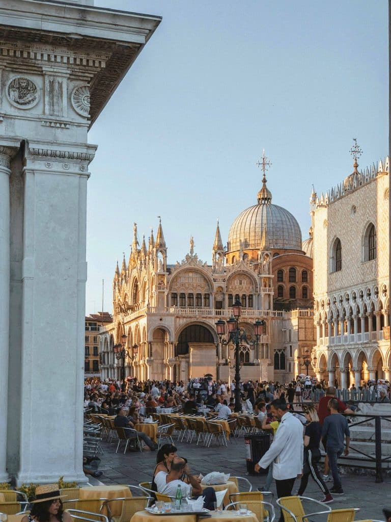 Vista de Plaza de San Marcos en Venecia, Italia